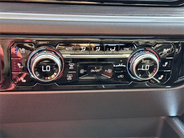 GMC Sierra 1500 Vehicle Full-screen Gallery Image 19