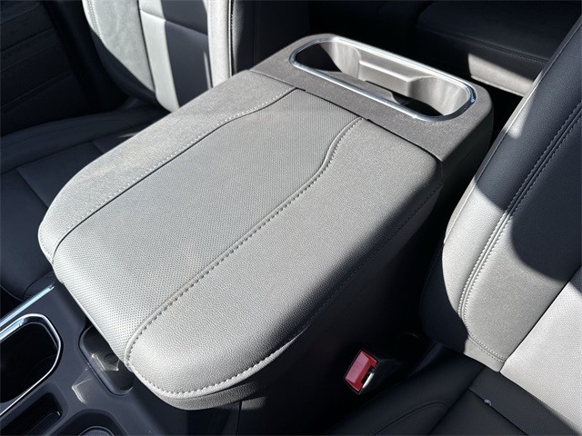 GMC Sierra 1500 Vehicle Full-screen Gallery Image 21