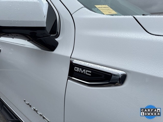 GMC Yukon XL Vehicle Full-screen Gallery Image 09