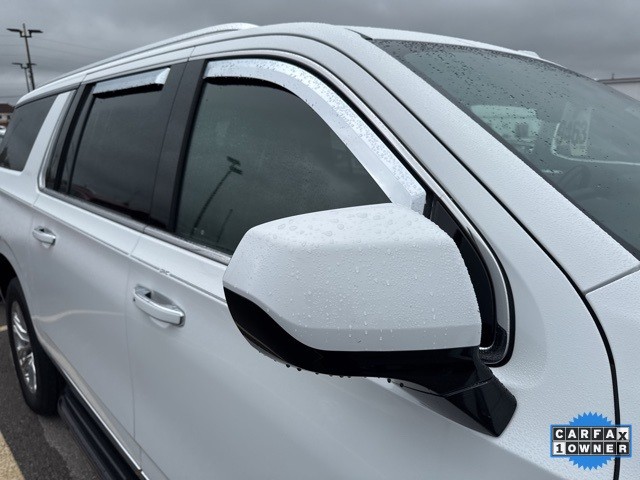 GMC Yukon XL Vehicle Full-screen Gallery Image 10