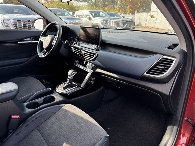 Kia Seltos Vehicle Full-screen Gallery Image 32