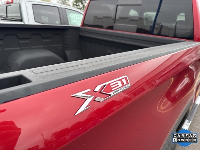 GMC Sierra 1500 Vehicle Full-screen Gallery Image 15