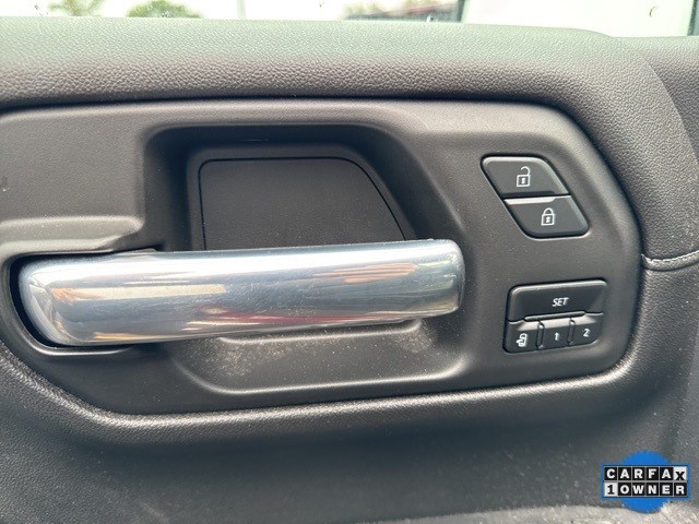 GMC Sierra 1500 Vehicle Full-screen Gallery Image 24