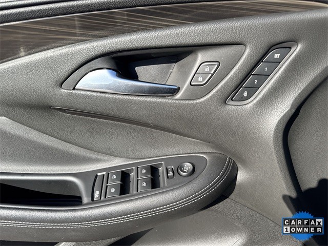 Buick Envision Vehicle Full-screen Gallery Image 23