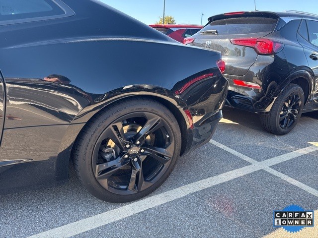 Chevrolet Camaro Vehicle Full-screen Gallery Image 18