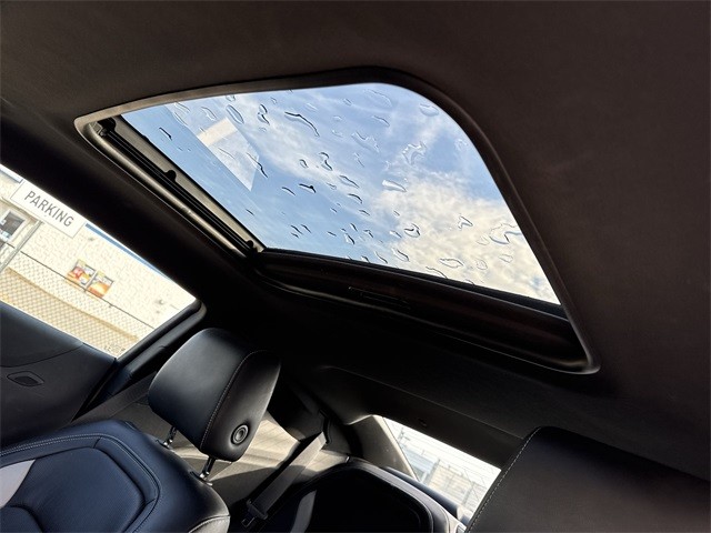 Chevrolet Camaro Vehicle Full-screen Gallery Image 18