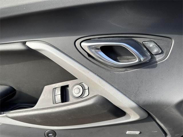 Chevrolet Camaro Vehicle Full-screen Gallery Image 22