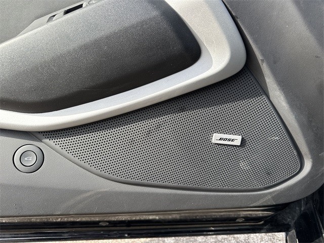 Chevrolet Camaro Vehicle Full-screen Gallery Image 23