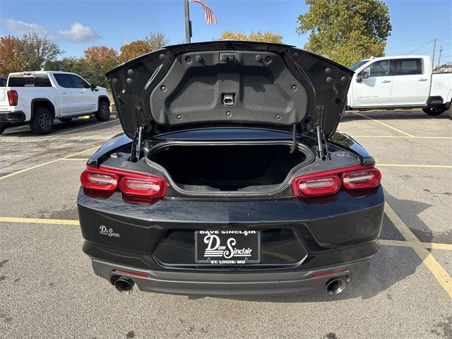 Chevrolet Camaro Vehicle Full-screen Gallery Image 25