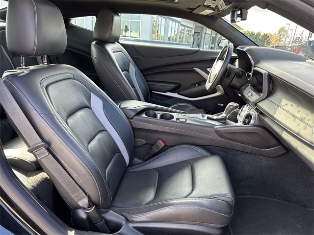 Chevrolet Camaro Vehicle Full-screen Gallery Image 27