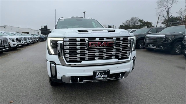 GMC Sierra 2500HD Vehicle Full-screen Gallery Image 03
