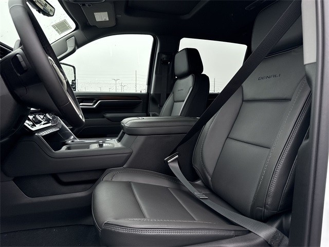 GMC Sierra 2500HD Vehicle Full-screen Gallery Image 11