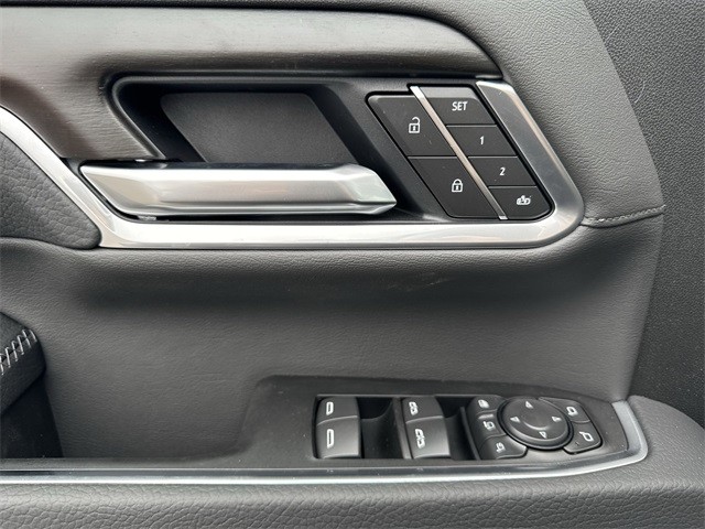 GMC Sierra 2500HD Vehicle Full-screen Gallery Image 13