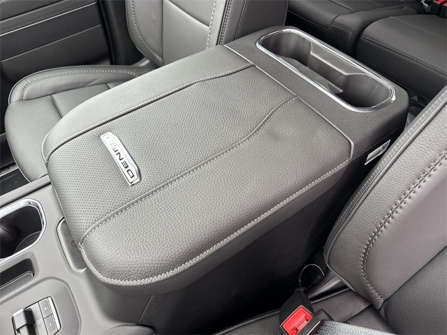 GMC Sierra 2500HD Vehicle Full-screen Gallery Image 21