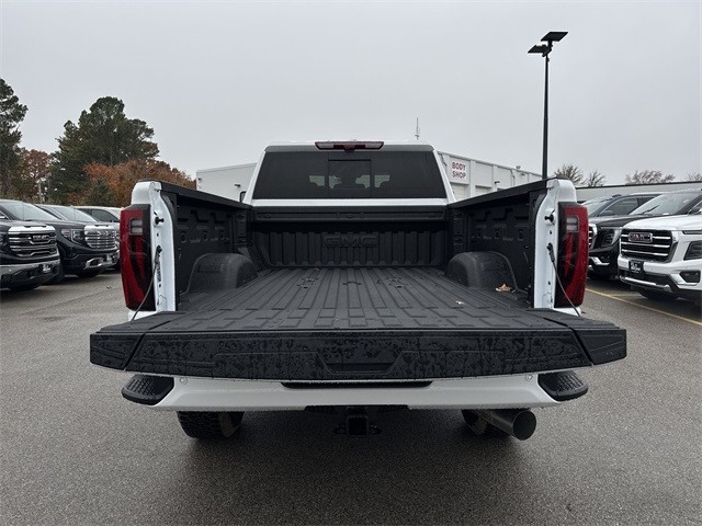 GMC Sierra 2500HD Vehicle Full-screen Gallery Image 24