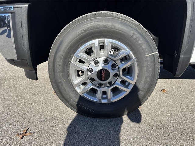 GMC Sierra 2500HD Vehicle Full-screen Gallery Image 10