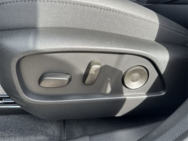 GMC Terrain Vehicle Full-screen Gallery Image 12