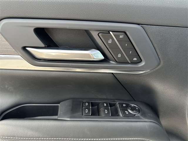 GMC Terrain Vehicle Full-screen Gallery Image 13