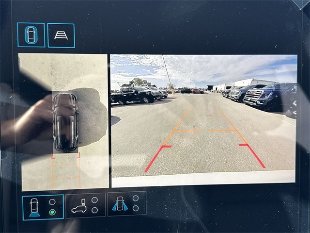 GMC Terrain Vehicle Full-screen Gallery Image 17