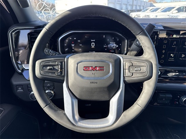 GMC Sierra 1500 Vehicle Full-screen Gallery Image 14