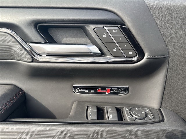 GMC Sierra 1500 Vehicle Full-screen Gallery Image 13