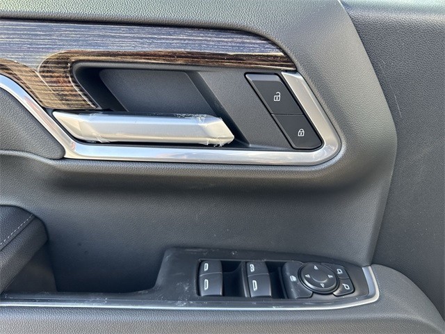 GMC Sierra 1500 Vehicle Full-screen Gallery Image 13