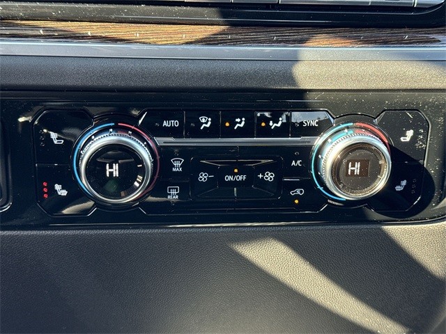 GMC Sierra 1500 Vehicle Full-screen Gallery Image 19