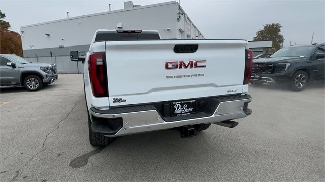 GMC Sierra 2500HD Vehicle Full-screen Gallery Image 07
