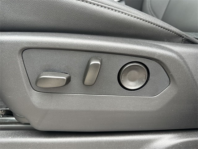 GMC Sierra 2500HD Vehicle Full-screen Gallery Image 12