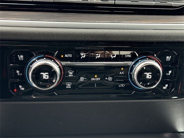 GMC Sierra 2500HD Vehicle Full-screen Gallery Image 19