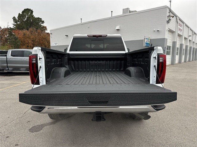 GMC Sierra 2500HD Vehicle Full-screen Gallery Image 23