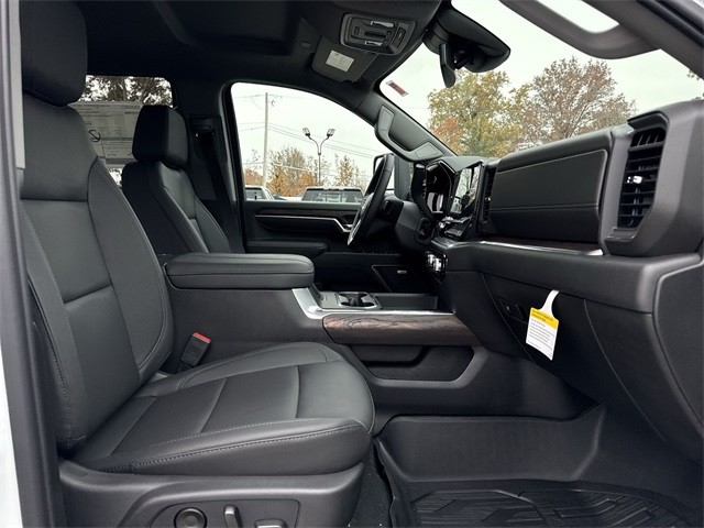 GMC Sierra 2500HD Vehicle Full-screen Gallery Image 24