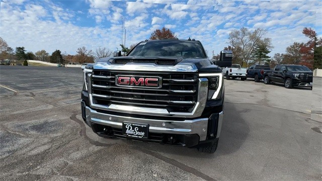 GMC Sierra 2500HD Vehicle Full-screen Gallery Image 03