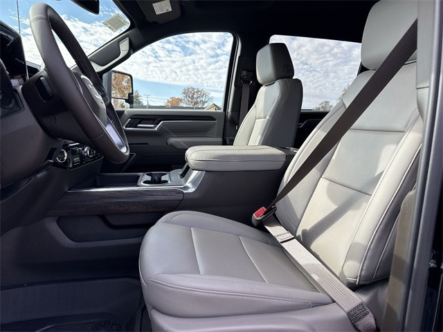 GMC Sierra 2500HD Vehicle Full-screen Gallery Image 11