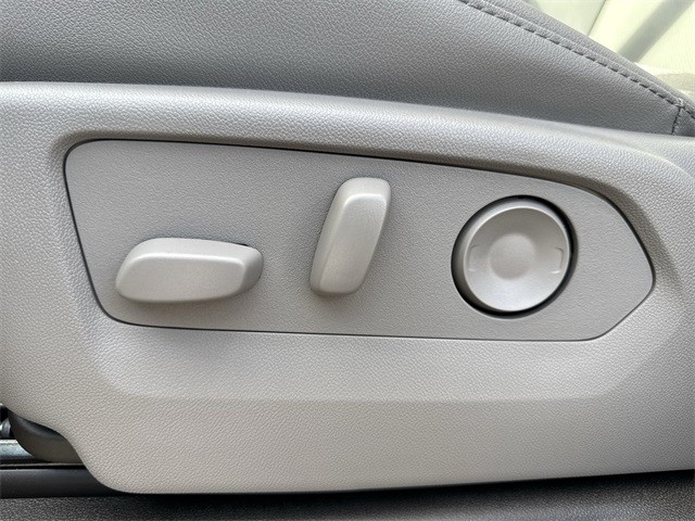 GMC Sierra 2500HD Vehicle Full-screen Gallery Image 12