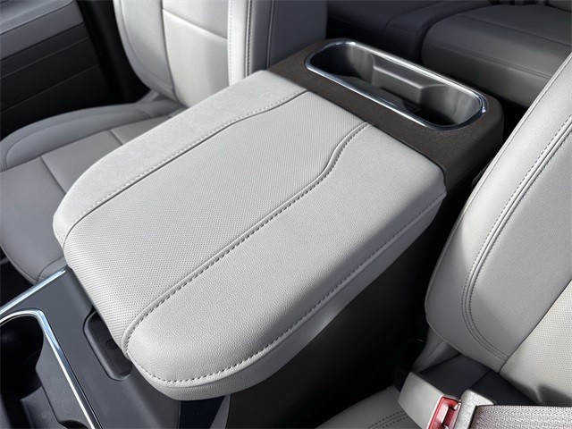 GMC Sierra 2500HD Vehicle Full-screen Gallery Image 21