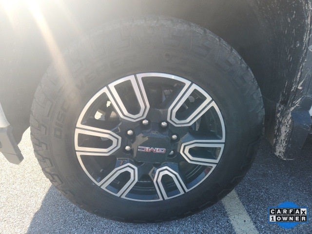 GMC Sierra 2500HD Vehicle Full-screen Gallery Image 05