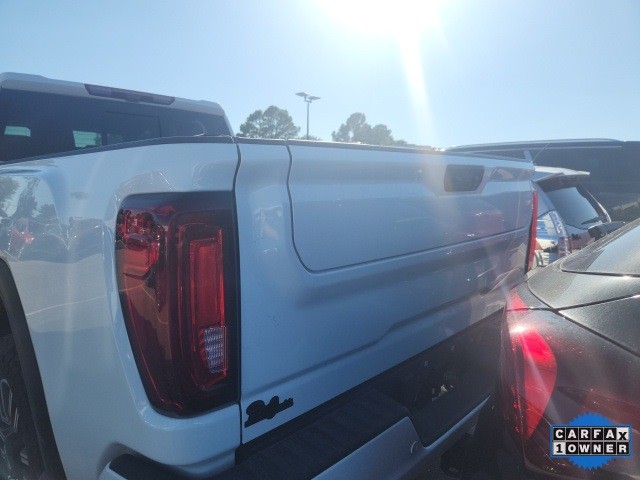 GMC Sierra 2500HD Vehicle Full-screen Gallery Image 10