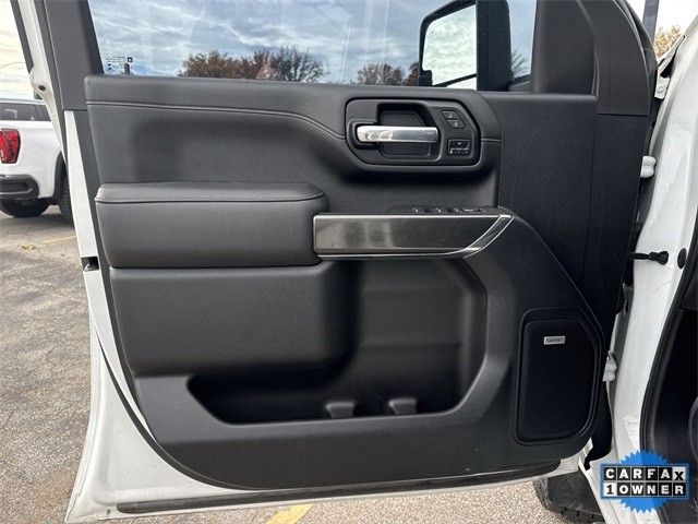 GMC Sierra 2500HD Vehicle Full-screen Gallery Image 26