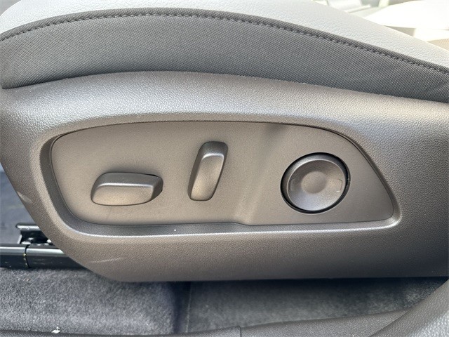 GMC Terrain Vehicle Full-screen Gallery Image 12