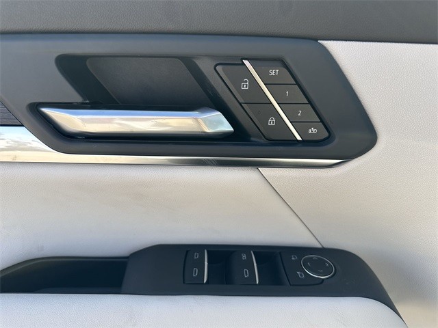 GMC Terrain Vehicle Full-screen Gallery Image 13