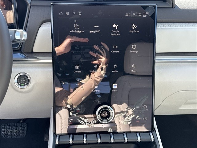 GMC Terrain Vehicle Full-screen Gallery Image 16