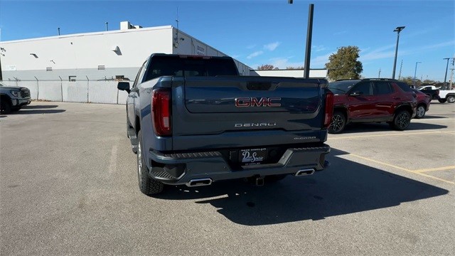 GMC Sierra 1500 Vehicle Full-screen Gallery Image 07