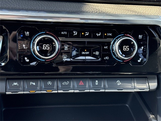 GMC Sierra 1500 Vehicle Full-screen Gallery Image 19