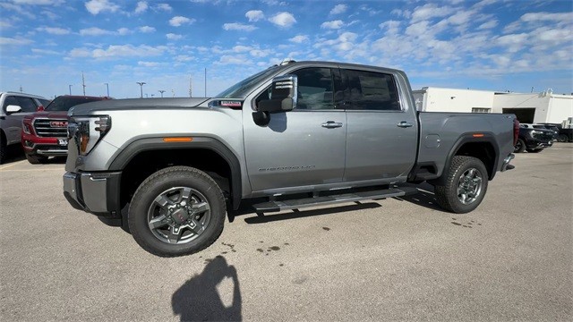 GMC Sierra 3500HD Vehicle Full-screen Gallery Image 04