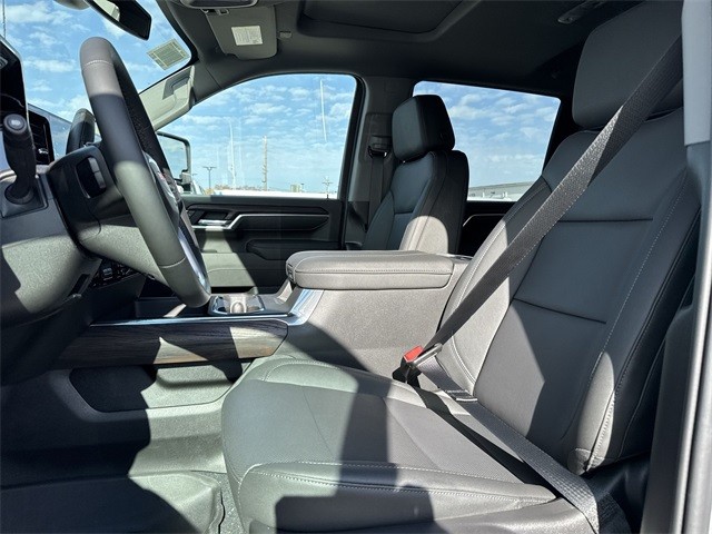 GMC Sierra 3500HD Vehicle Full-screen Gallery Image 11