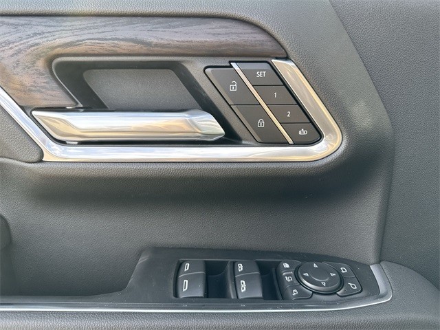 GMC Sierra 3500HD Vehicle Full-screen Gallery Image 13