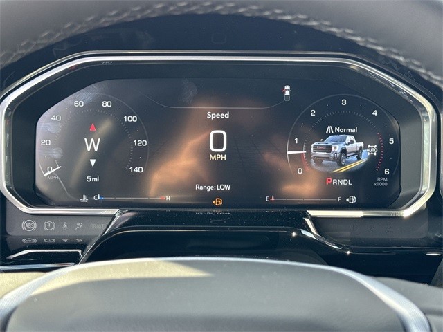 GMC Sierra 3500HD Vehicle Full-screen Gallery Image 15