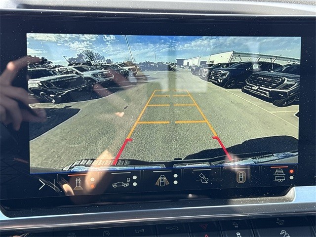 GMC Sierra 3500HD Vehicle Full-screen Gallery Image 17