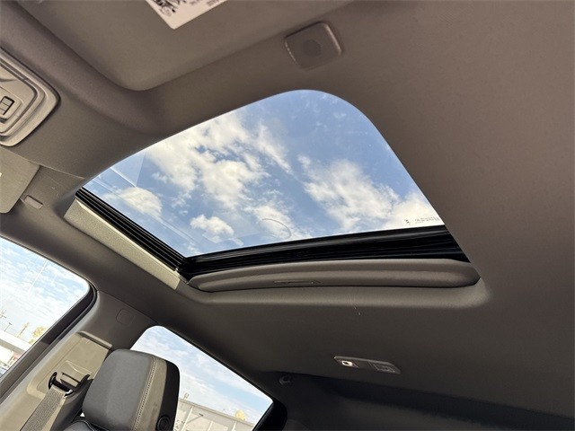 GMC Sierra 3500HD Vehicle Full-screen Gallery Image 22